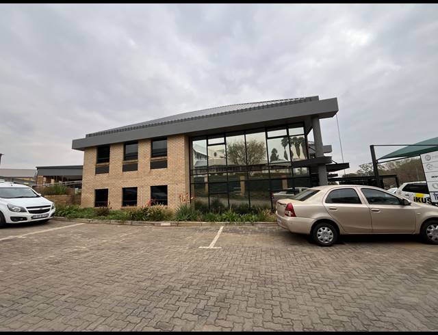 149M² OFFICE TO LET IN SUNNYROCK